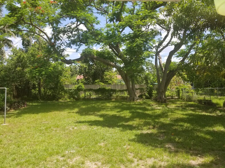Building Photo - 1085 NW 133rd St
