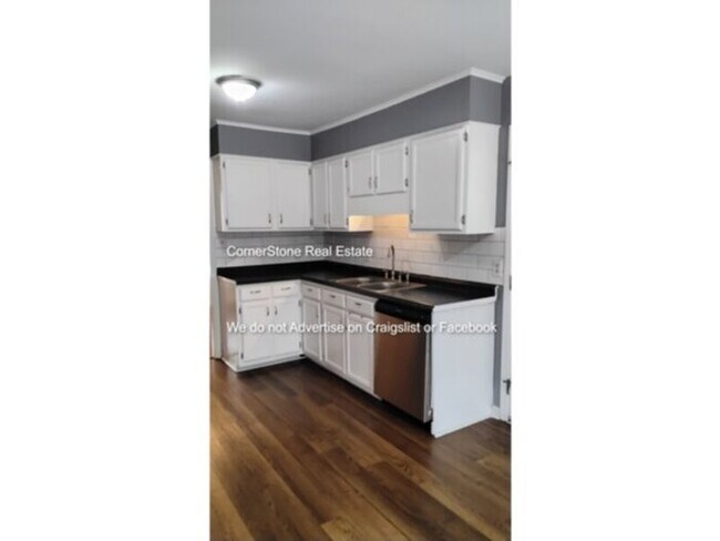 Building Photo - 6301 Lakehaven Dr