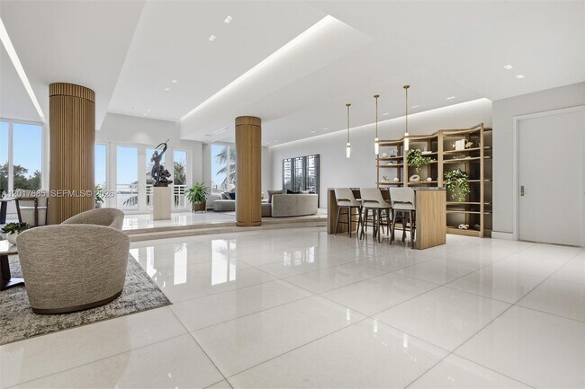 Building Photo - 888 Brickell Key Dr