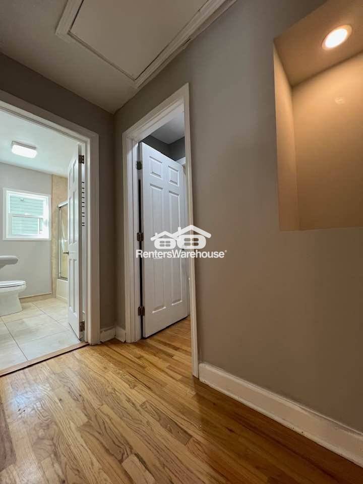 Building Photo - 1704 Belle Isle Cir NE