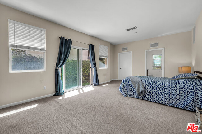 Building Photo - 6532 S Para Way