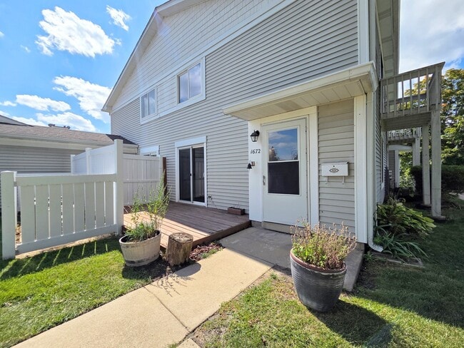 Building Photo - 1672 Cornell Dr