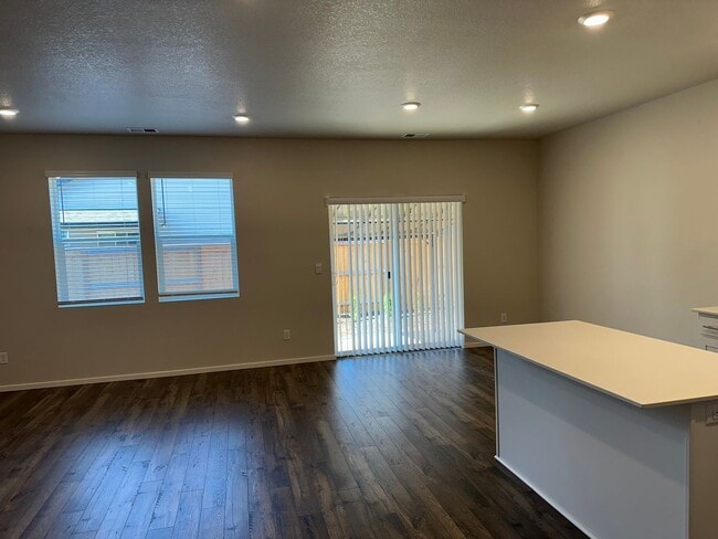 Building Photo - Newer 4 bedroom 2.5 bathroom house!