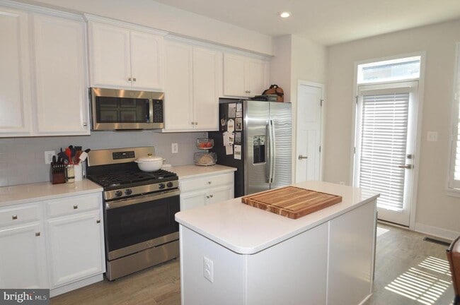 Building Photo - 13943 Airfoil Rd