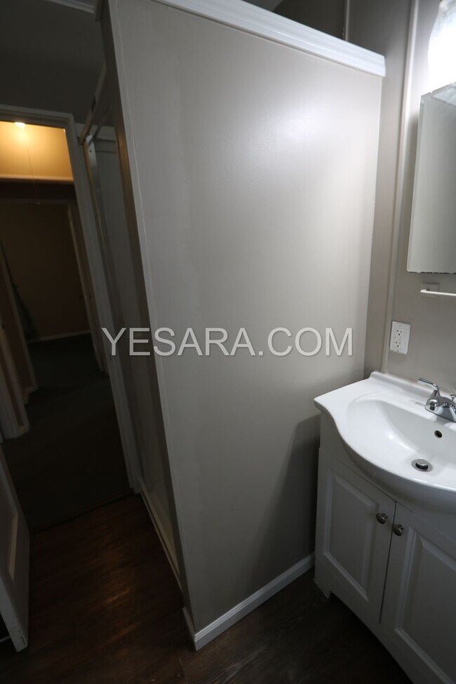 Building Photo - 2911-2911 Market St