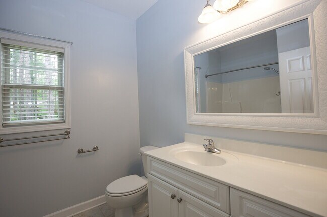 Building Photo - 110 Willow Creek Ln