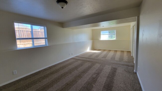 Building Photo - 4 bed, 3 bath home located in the Sunshine Meadows Neighborhood, Coeur d'Alene