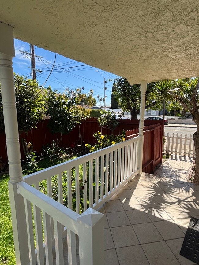 Building Photo - MARKETING SPECIAL!! $500 OFF SECOND MONTHS RENT - Bright & Spacious 2-Bedroom Home with Private P...