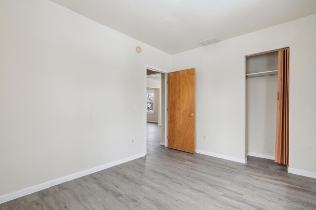 Building Photo - 2 Bedroom Townhouse Apartment- SECTION 8 F...