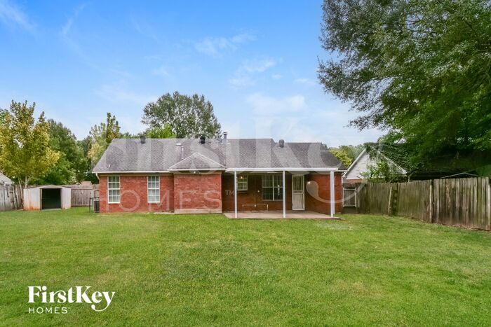 Building Photo - 5923 Willow Springs Dr