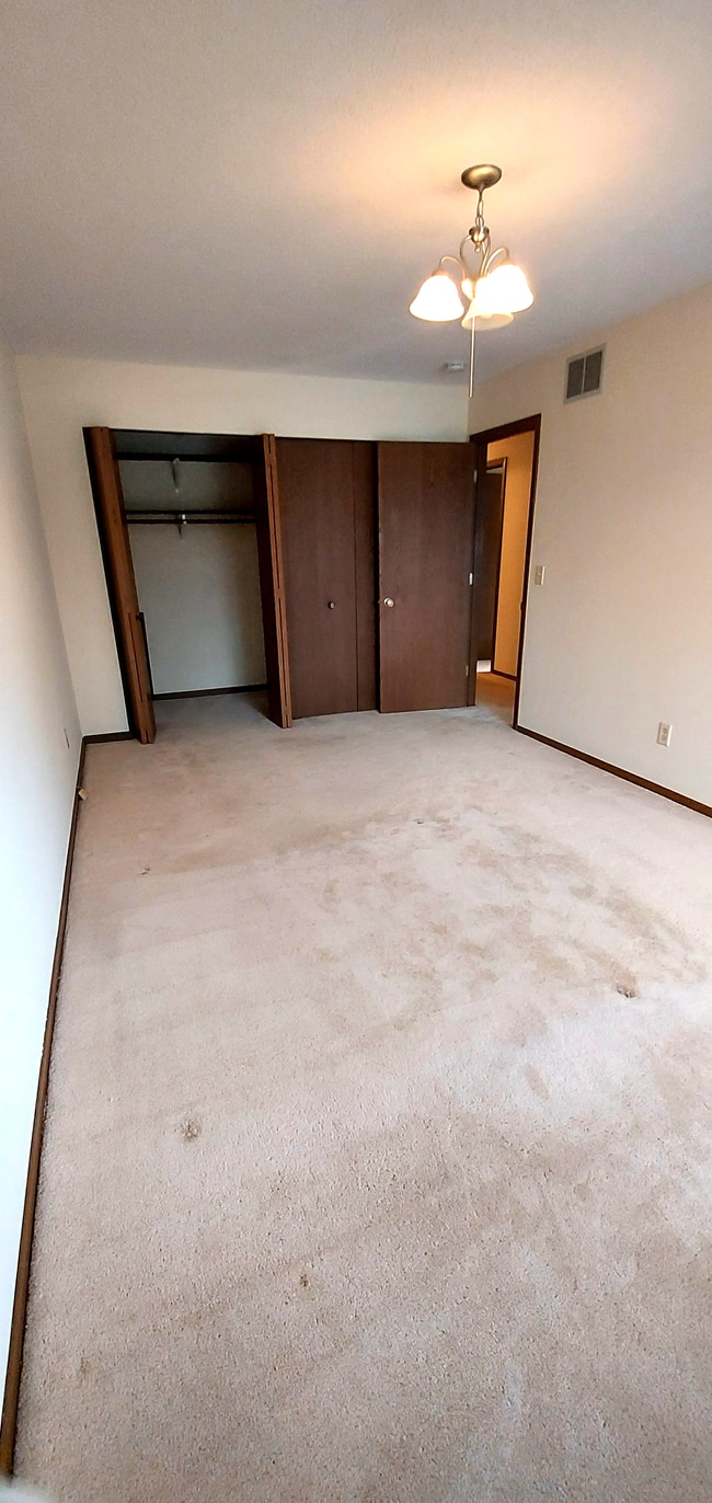 Building Photo - 9477 Ranchview Ln N