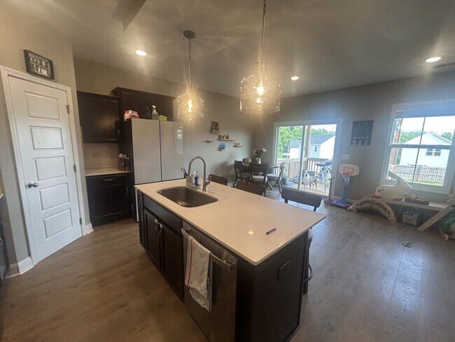 Building Photo - 427 Mattingly Dr