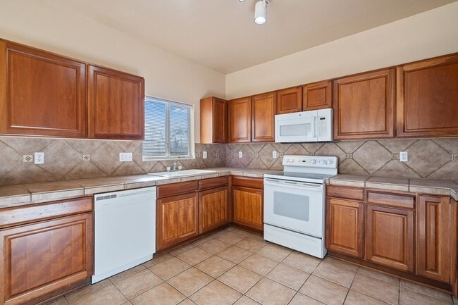 Building Photo - 6657 S Venetian Dr