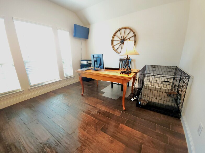 Building Photo - 3012 Denver Ave