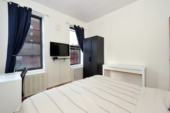 Building Photo - 201 E 89th St