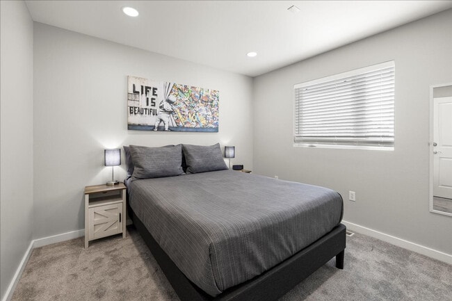 Building Photo - 502 S 15th St