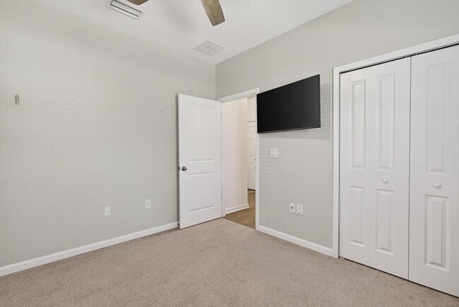 Building Photo - 67 Windermere Way