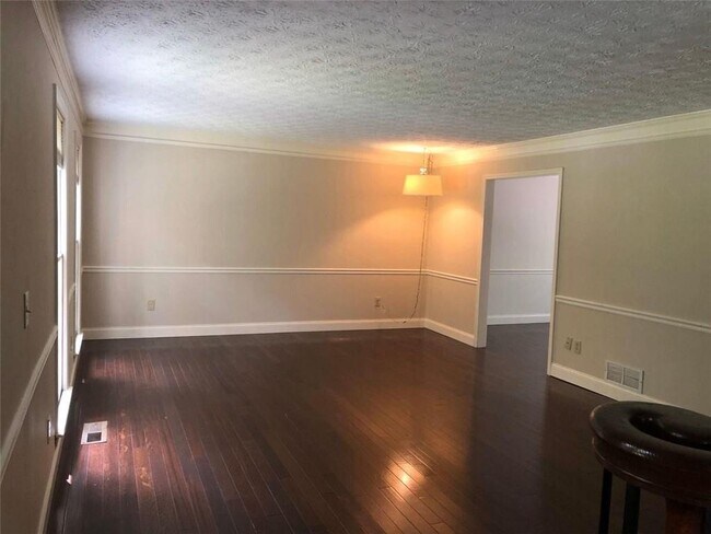 Building Photo - 2408 Crooked Tree Ct NE