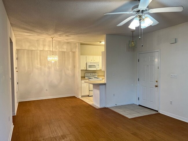 Building Photo - First floor unit!