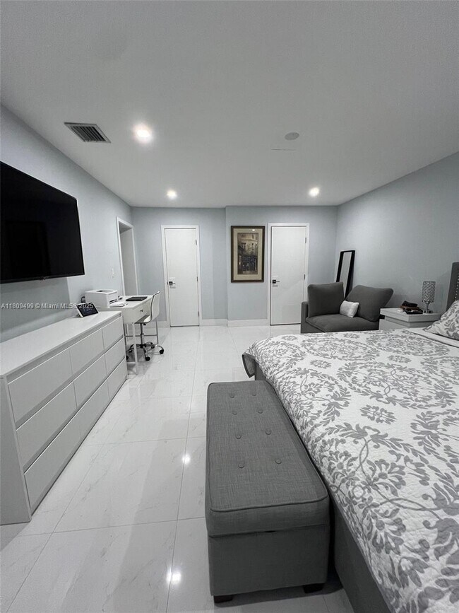 Building Photo - 4101 SW 99th Ct