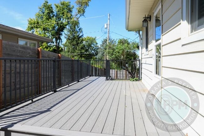 Building Photo - Move In Special  $600.00 off the Deposit!!...