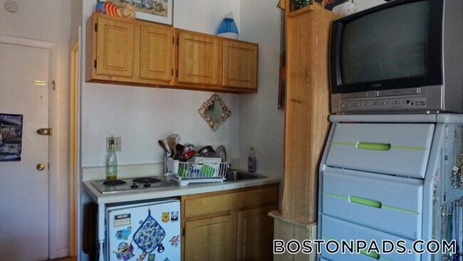 Building Photo - 248 Newbury St