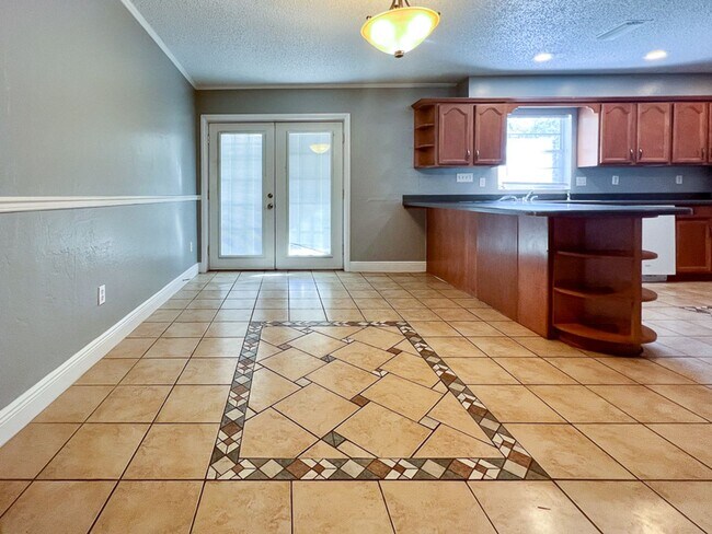 Building Photo - Pet Friendly 5BR/3BA Pool home in Northwoo...