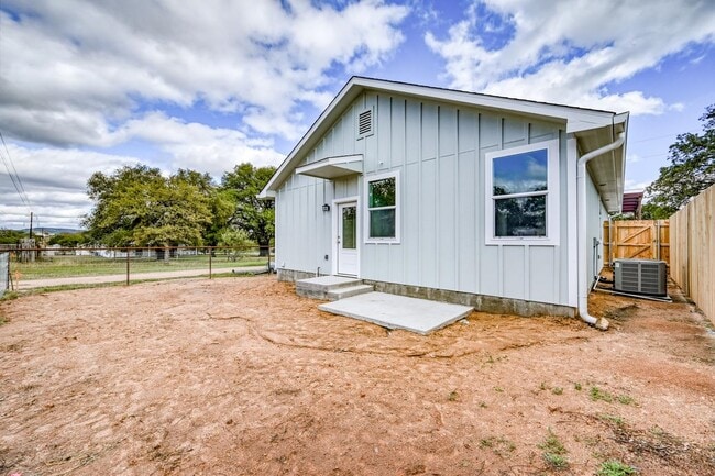 Building Photo - 1915 Willow