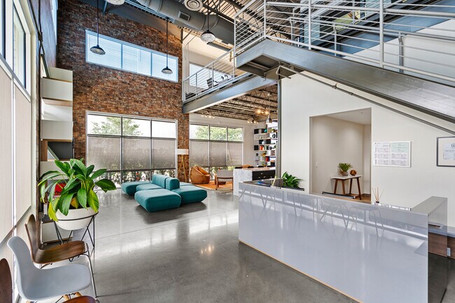 Building Photo - 7330-10