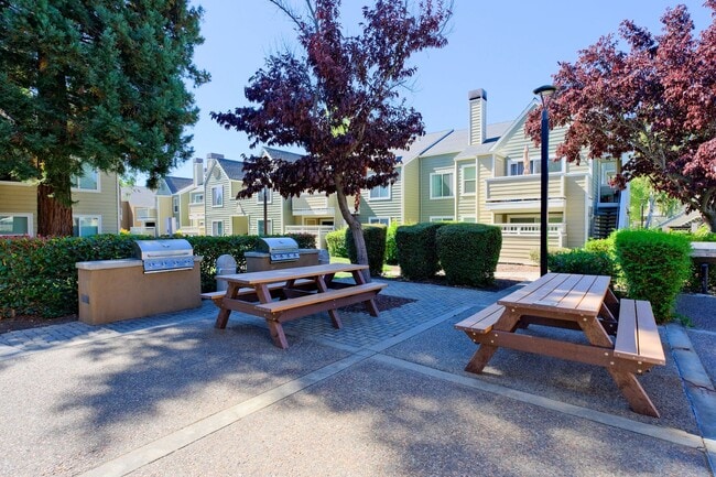 Building Photo - Fabulous 2 bedroom condo for rent in San R...