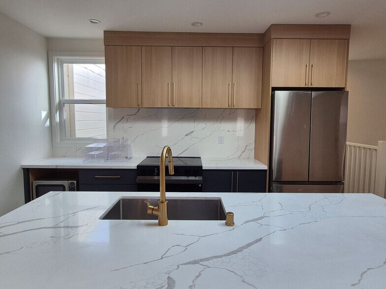 Primary Photo - 723 38th Ave