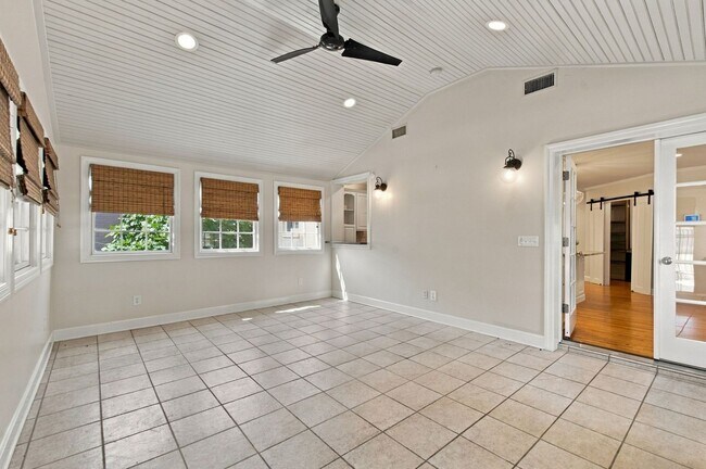 Building Photo - 2023 Galbraith Dr