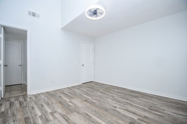 Building Photo - 9809 Richmond Ave.