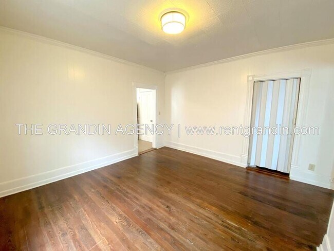 Building Photo - 909 13th St SE