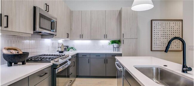 Building Photo - 2928 Oak Lawn Ave