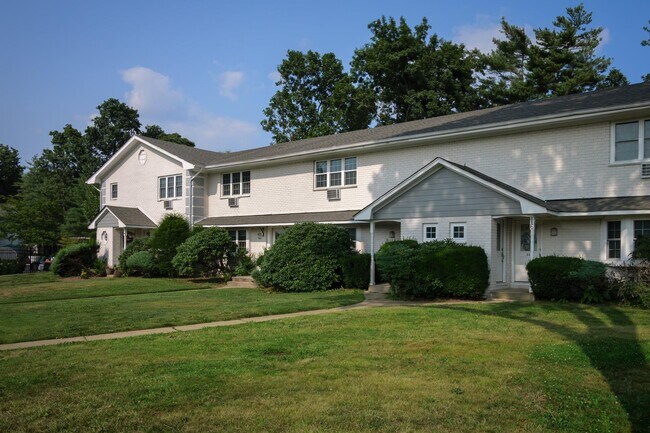Building Photo - 23 Weaver Dr
