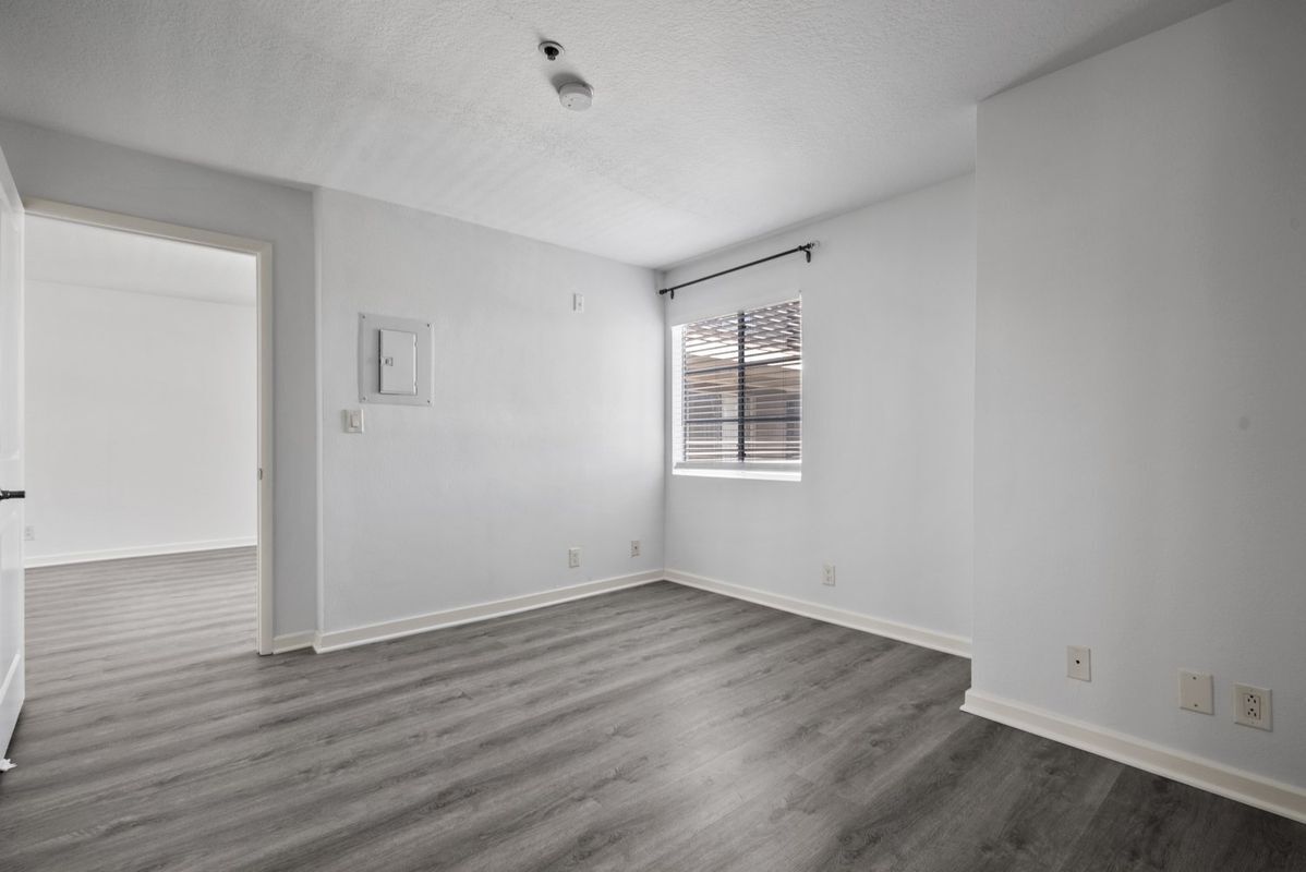 Building Photo - 345 S Alexandria Ave