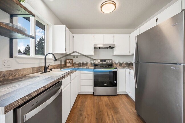 Building Photo - 1804 E Coeur D Alene Ave