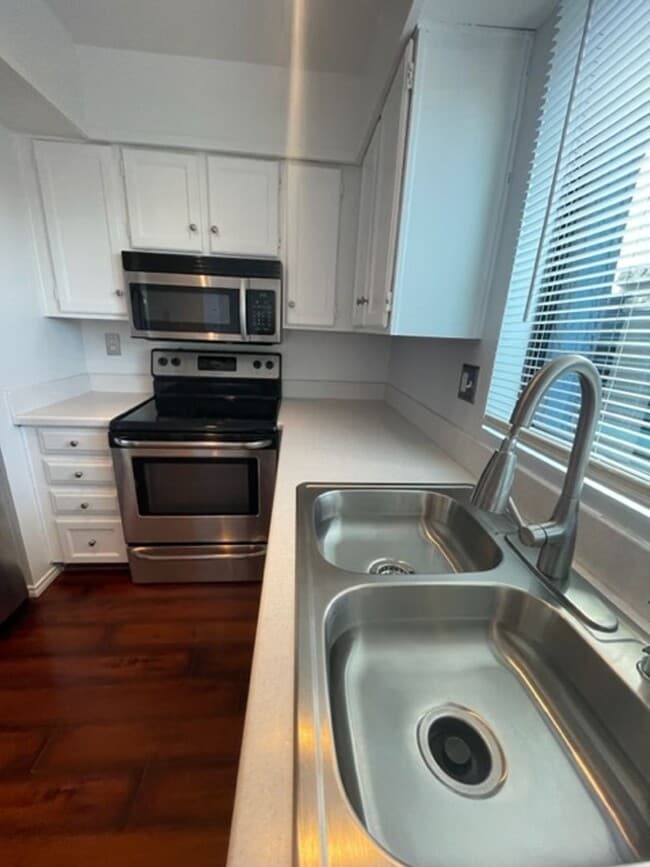 Building Photo - Old Town Scottsdale townhome- 2 bd 2 bath- W/D- Yard