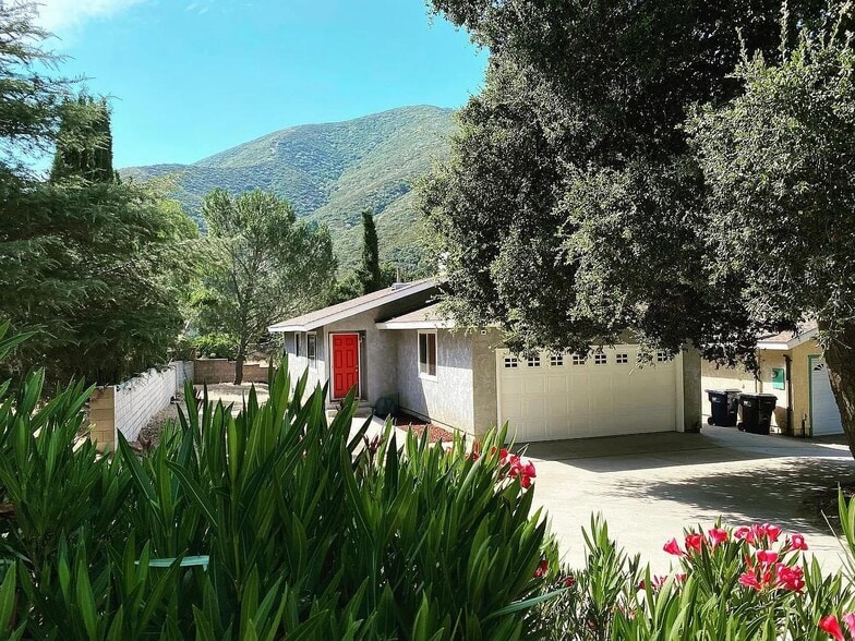 Primary Photo - 39220 San Francisquito Canyon Rd