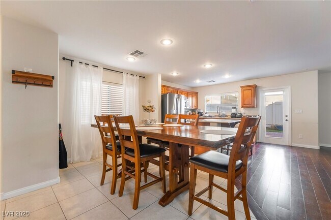 Building Photo - 6496 Chettle House Ln