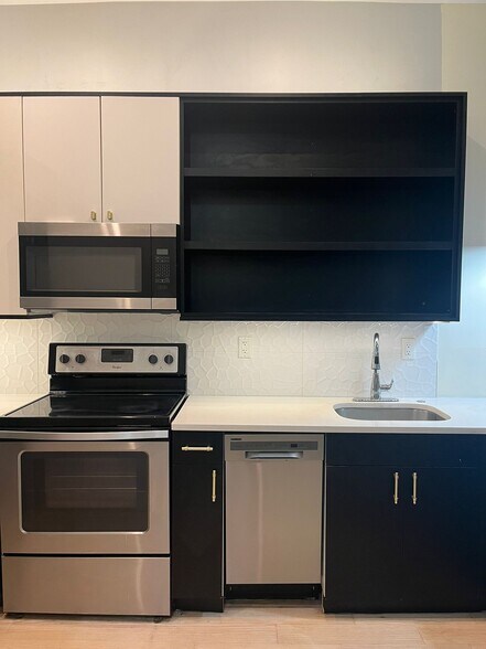 Building Photo - 610 Communipaw Ave