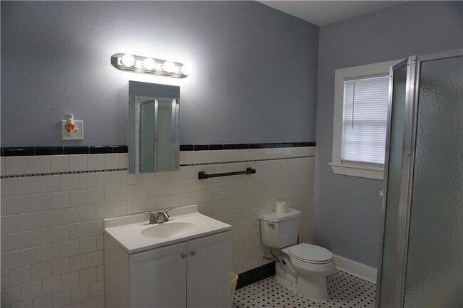 Building Photo - 177 W 5th St