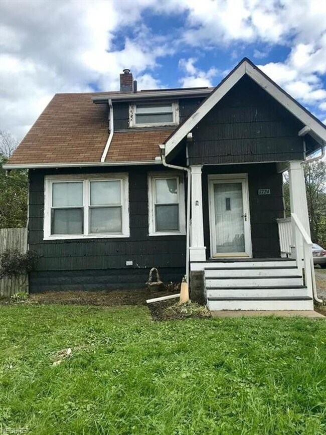 Building Photo - 1724 Harmont Ave NE