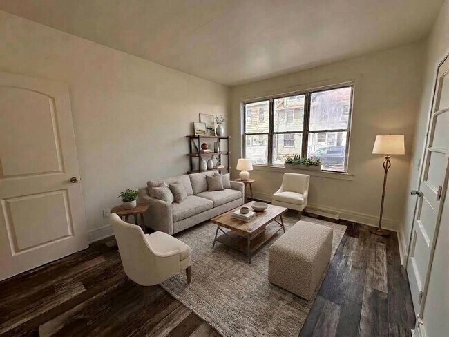 Building Photo - 324 N 11th St
