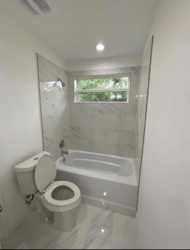 Building Photo - 5202 Northridge Dr