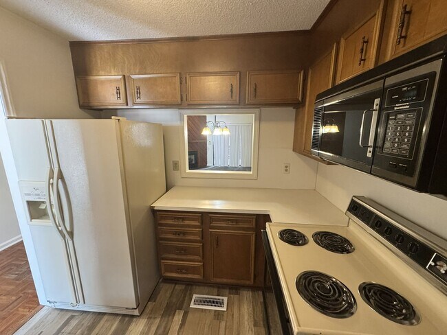 Building Photo - 133 Columbine Dr