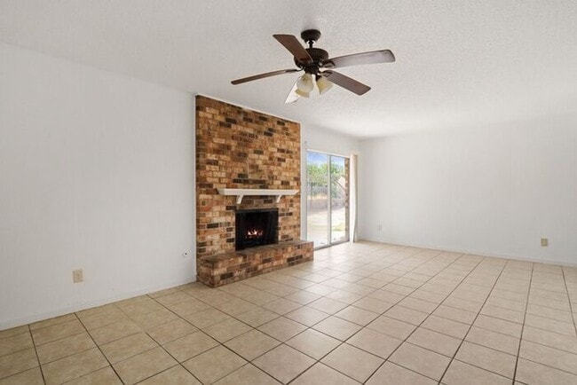 Building Photo - Beautiful brick home in the Vista Del Sol ...