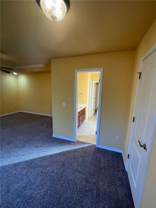 Building Photo - 143 Fox Run Cir