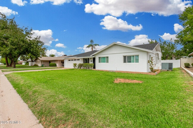 Building Photo - 3726 E Weldon Ave